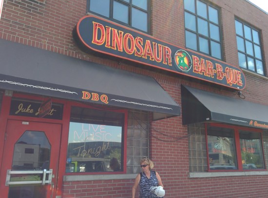 Dinosaur Bar-B-Que, Photo 1
